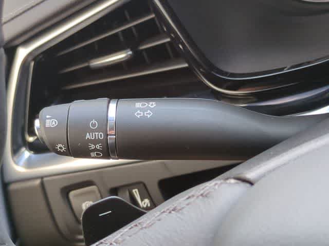 Used 2025 Cadillac XT6 Premium Luxury w/ LPO, Floor Liner Package FWD image 29