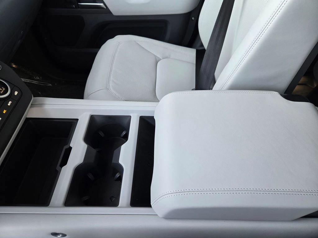 New 2026 Land Rover Defender 110 X-Dynamic SE image 14