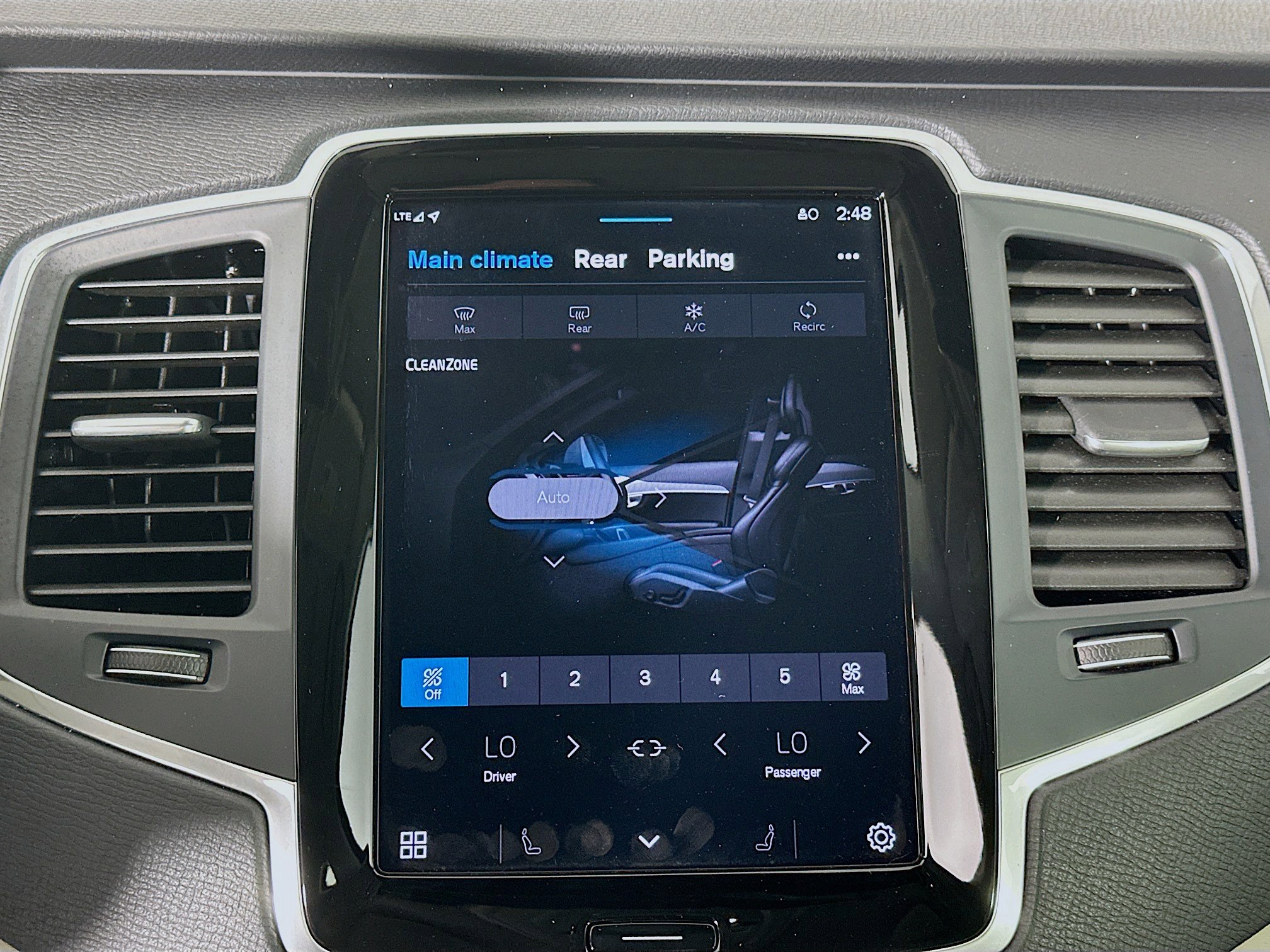 Used 2024 Volvo XC90 B5 Core w/ Protection Package Premier image 24