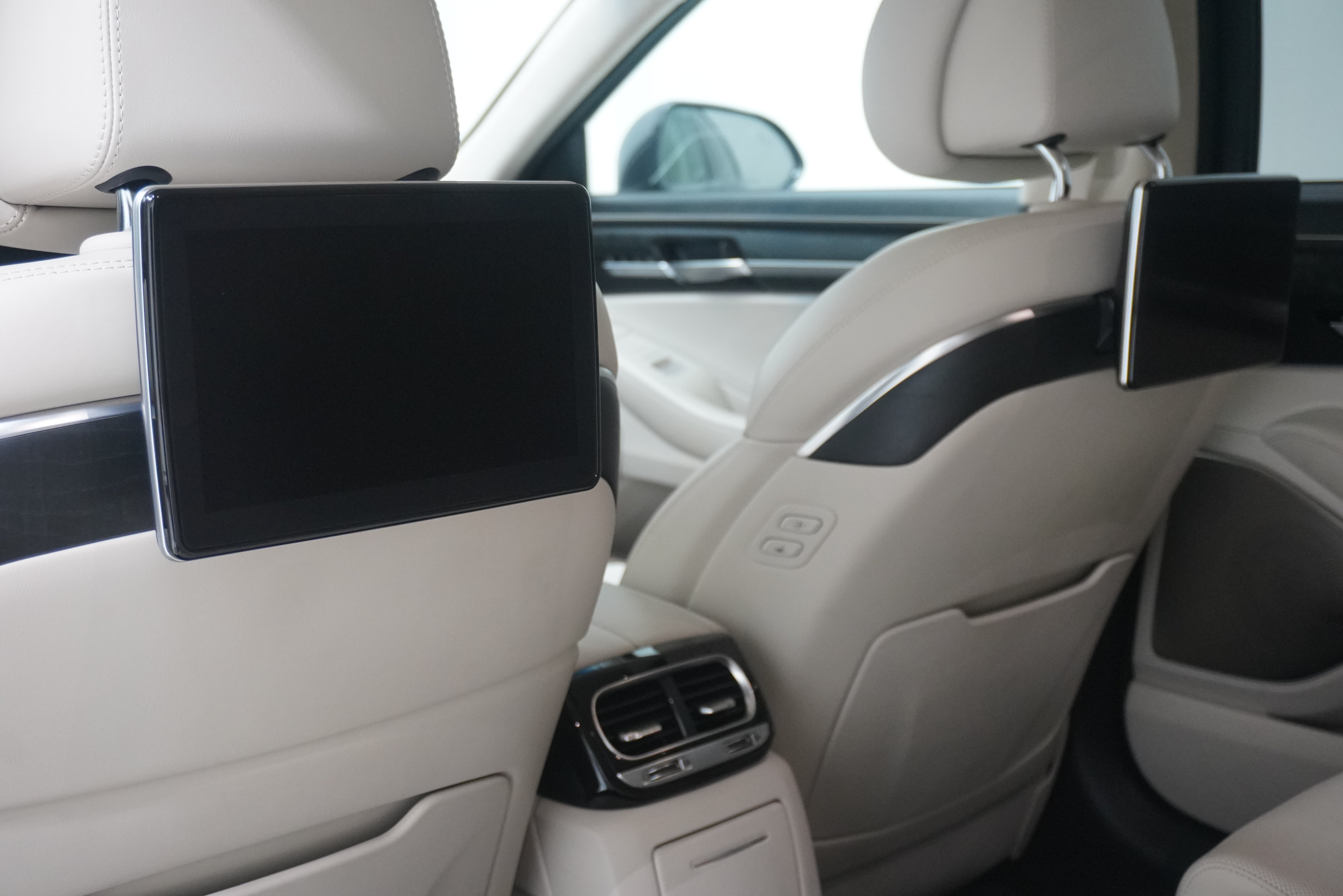 Used 2021 Genesis G90 5.0 Ultimate RWD image 13