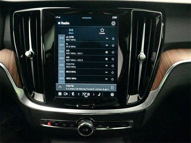 Used 2024 Volvo V60 B5 Cross Country Plus image 11