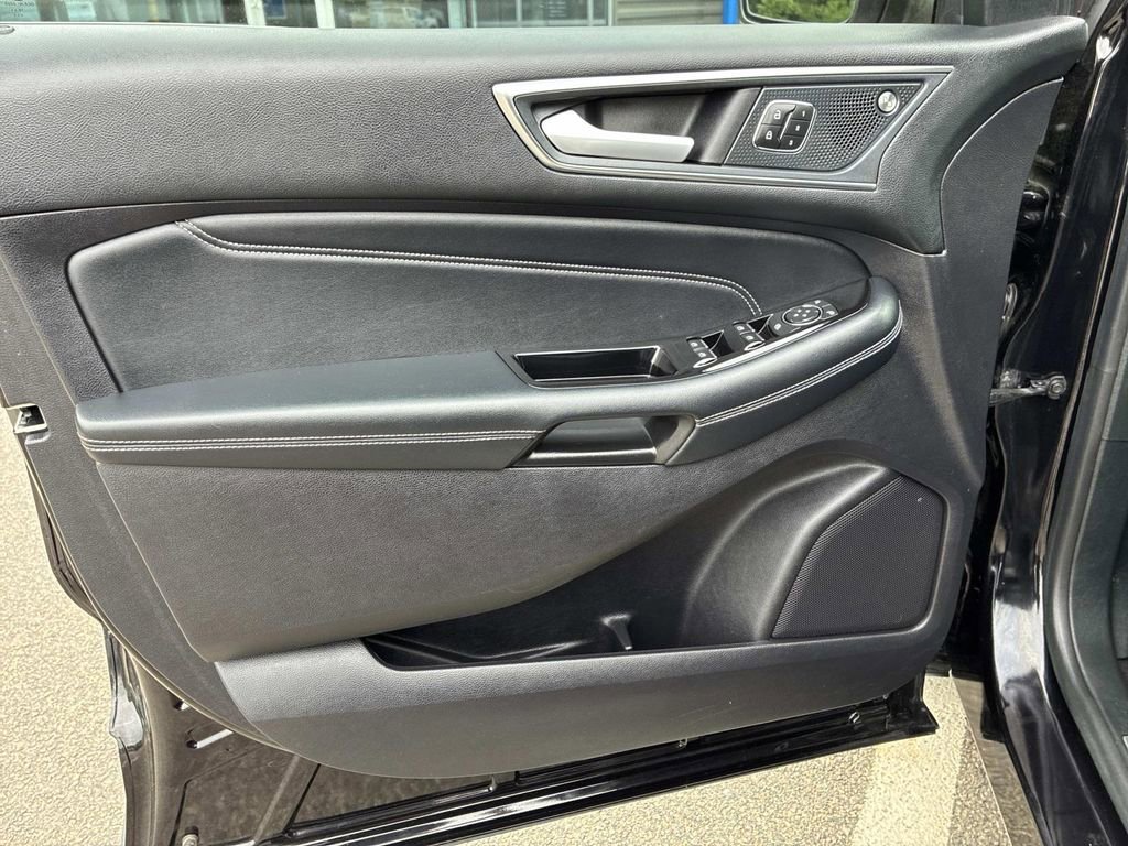 Used 2019 Ford Edge Titanium w/ Equipment Group 301A AWD/4WD image 22