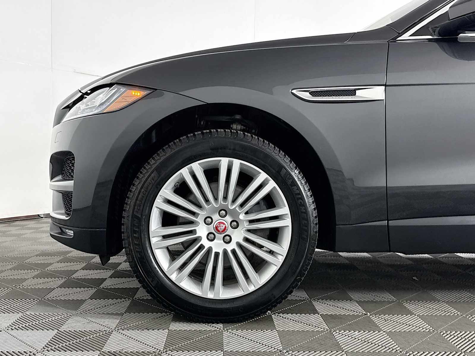 Used 2019 Jaguar F-PACE Portfolio AWD/4WD image 30