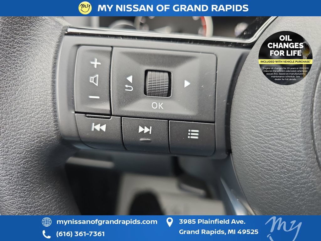 Used 2023 Nissan Rogue SV AWD/4WD image 16