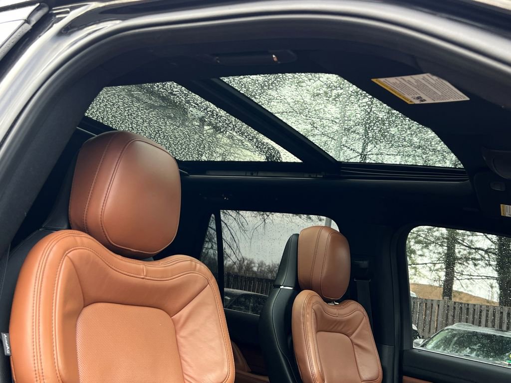 Certified 2021 Lincoln Navigator Reserve image 13