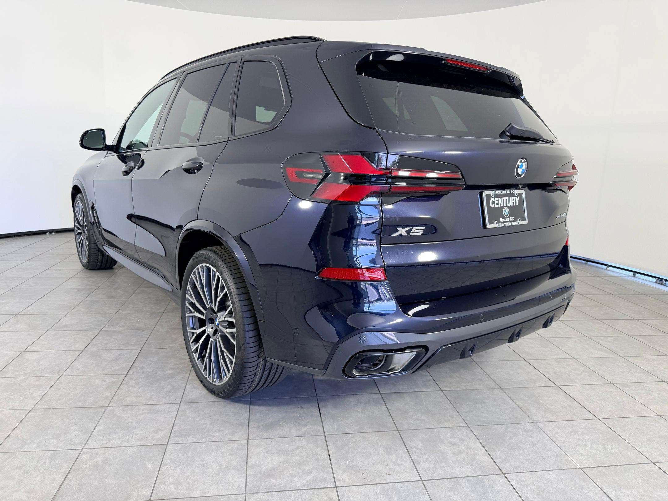 New 2026 BMW X5 xDrive40i w/ M Sport Package AWD/4WD image 3