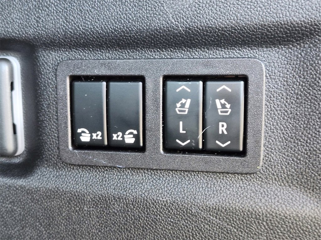 Used 2023 Chevrolet Suburban High Country w/ Premium Package 2 image 36