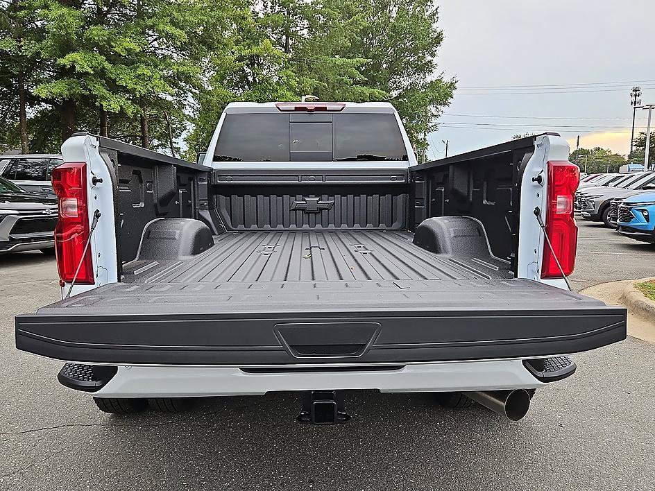 New 2026 Chevrolet Silverado 3500 High Country AWD/4WD image 5