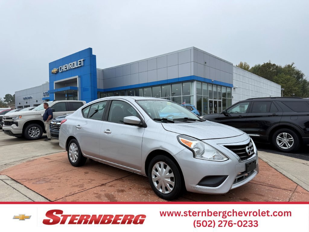 Used 2018 Nissan Versa SV FWD image 1