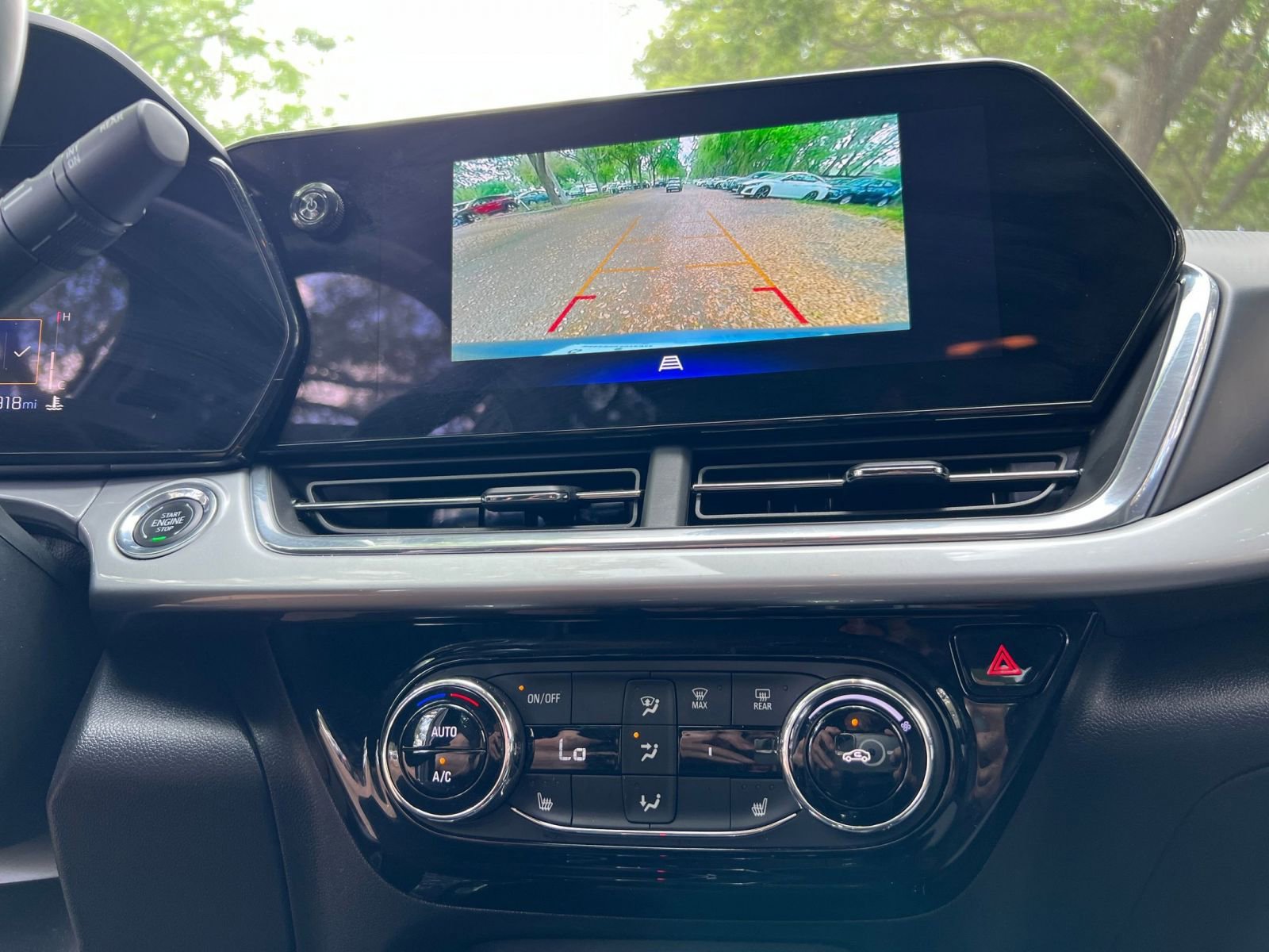 Used 2025 Chevrolet Trax LT w/ LT Convenience Package image 17