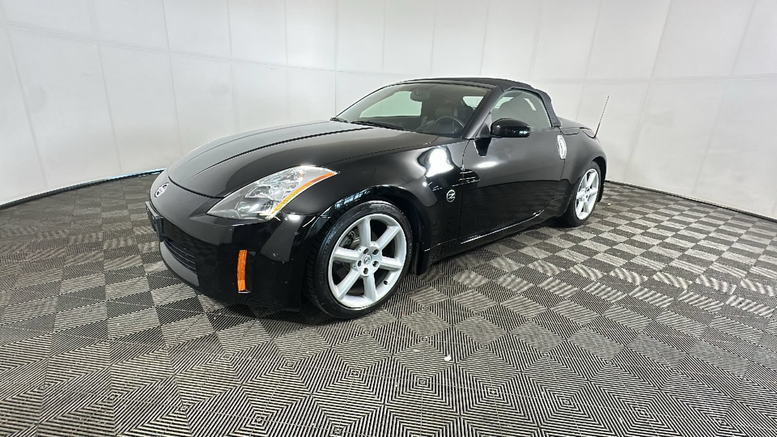 Used 2004 Nissan 350Z Touring RWD image 8