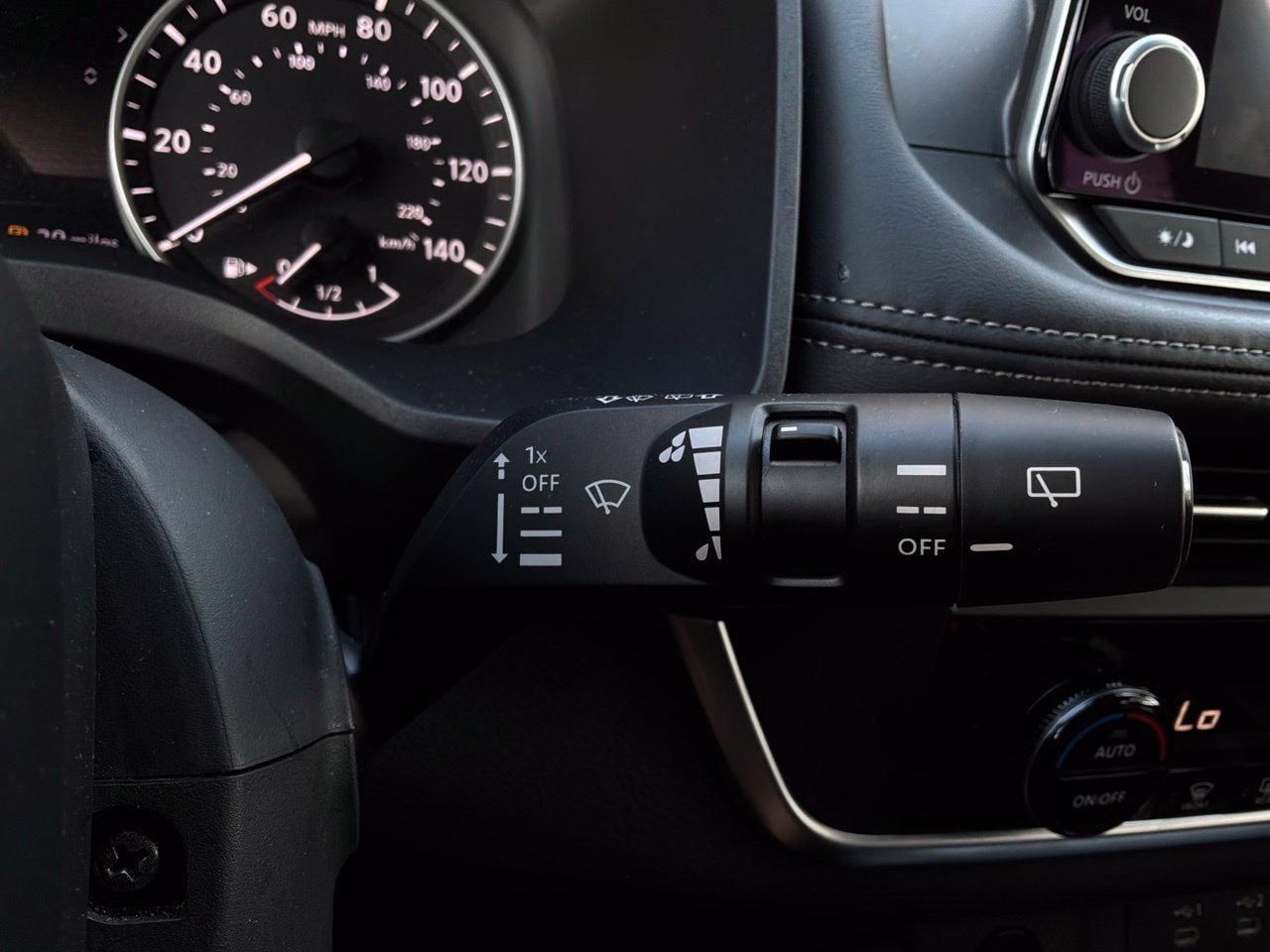 Used 2025 Nissan Rogue SV FWD image 39