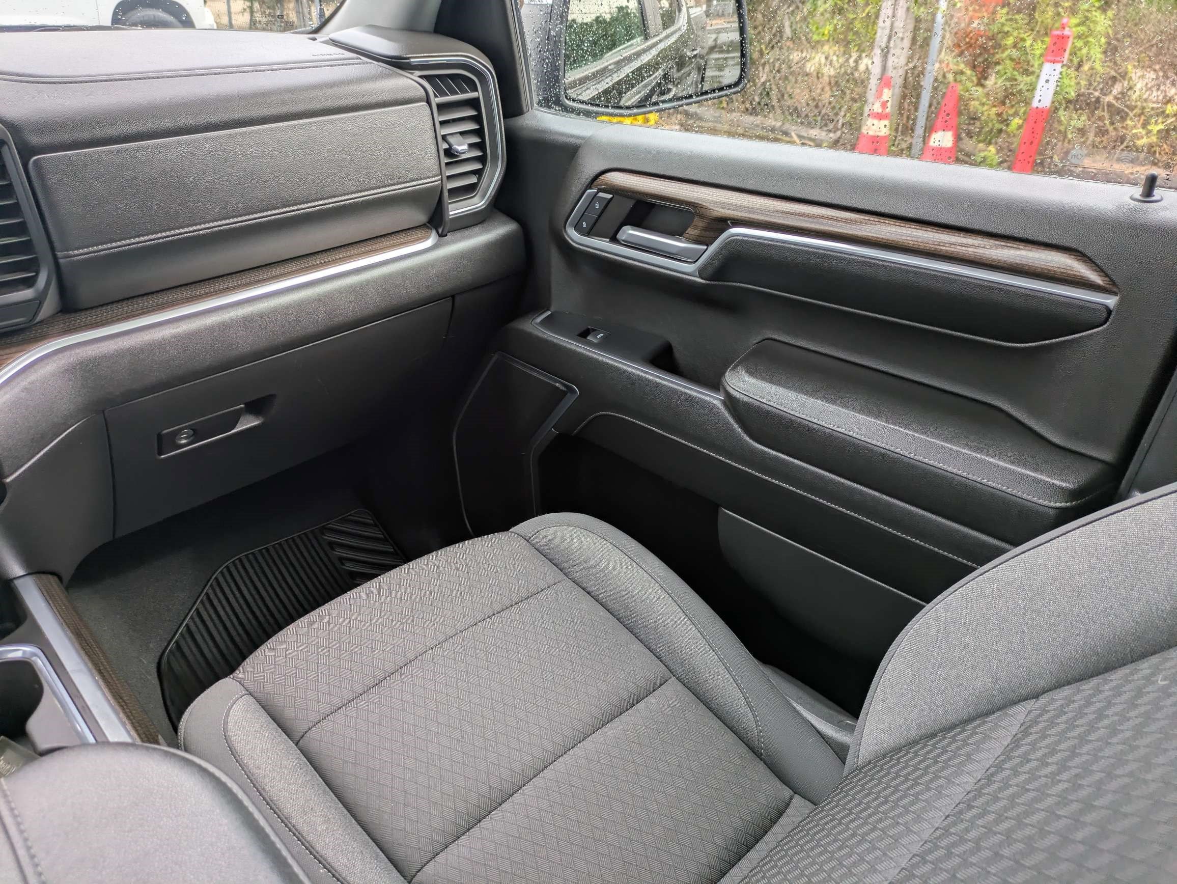 Used 2024 Chevrolet Silverado 1500 LT RWD image 16