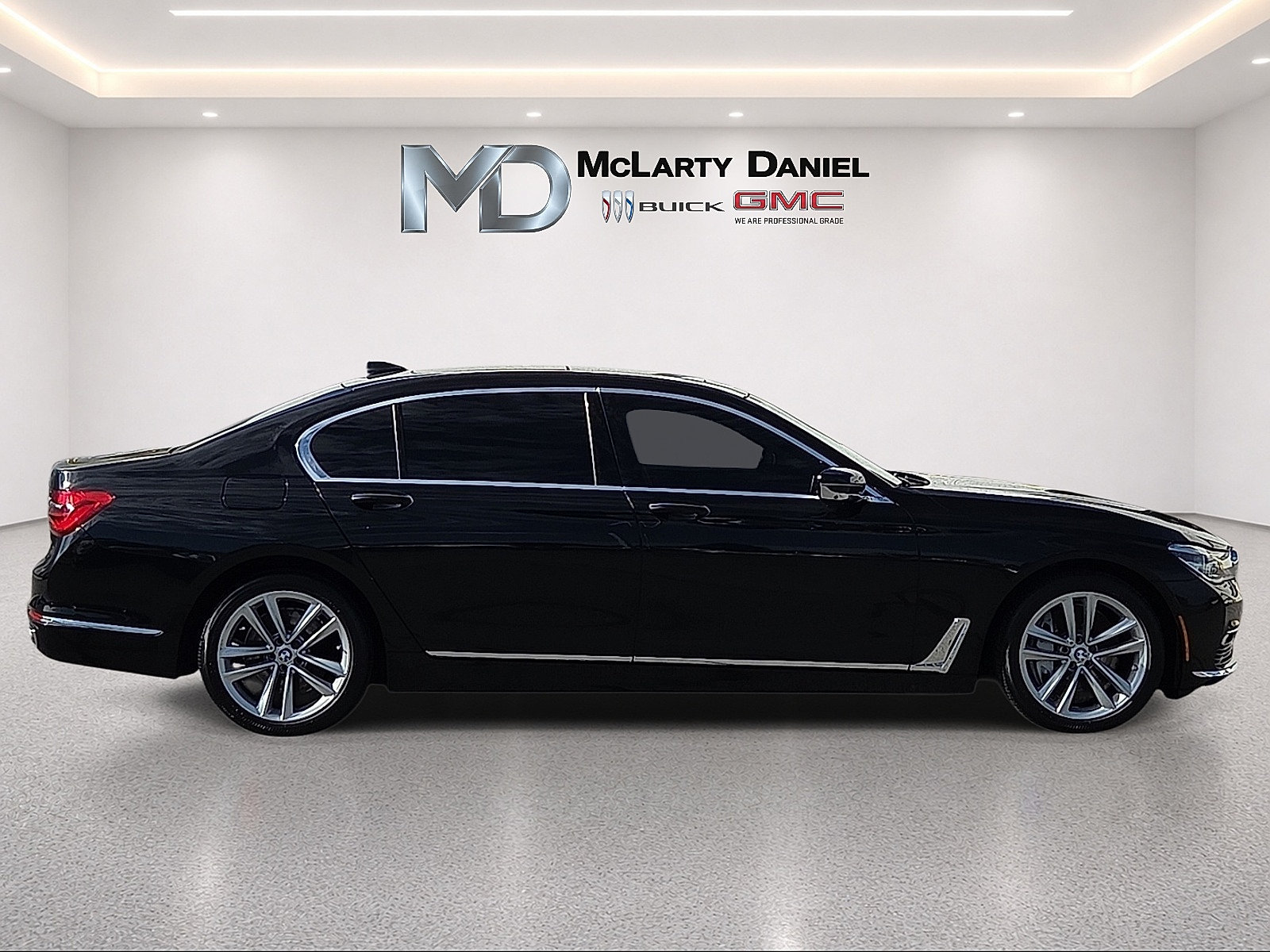 Used 2017 BMW 750i xDrive AWD/4WD image 15