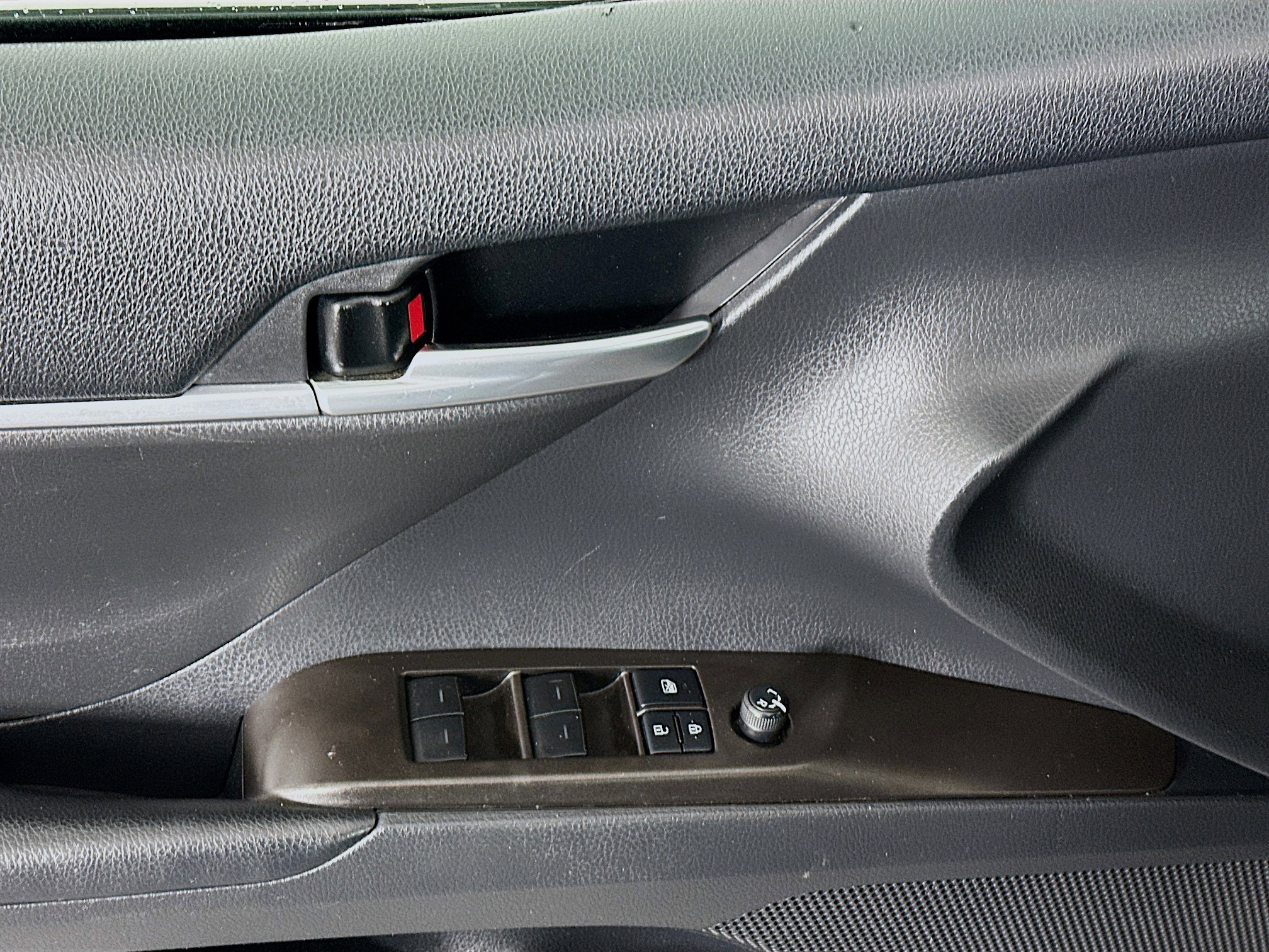 Used 2021 Toyota Camry LE image 15