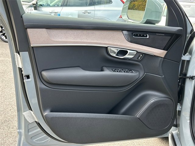 New 2026 Volvo XC90 B6 Plus w/ Protection Package image 6