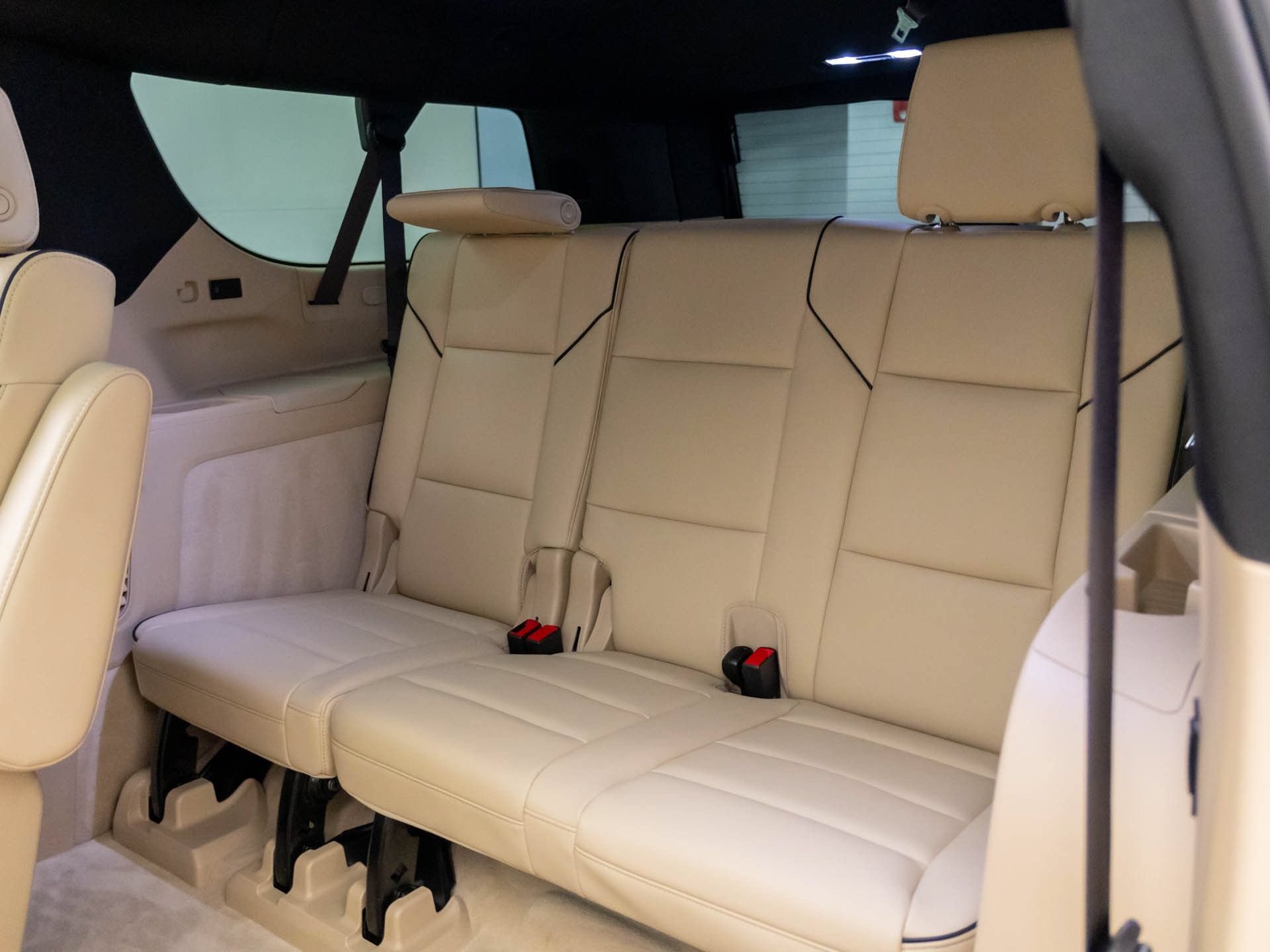 Used 2023 Cadillac Escalade ESV Premium Luxury AWD/4WD image 19