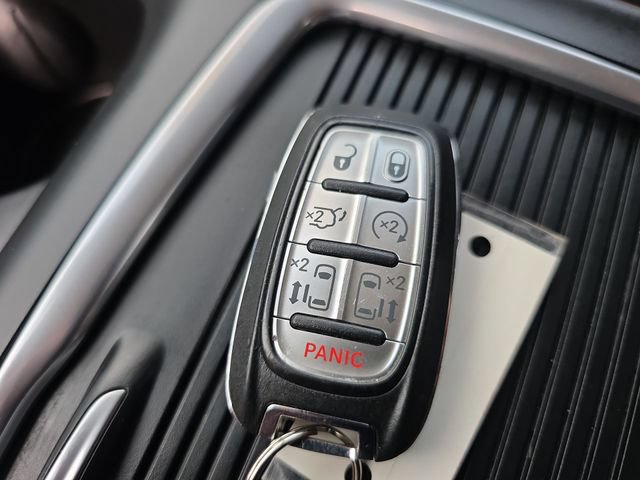 Used 2018 Chrysler Pacifica Touring-L Plus FWD image 35