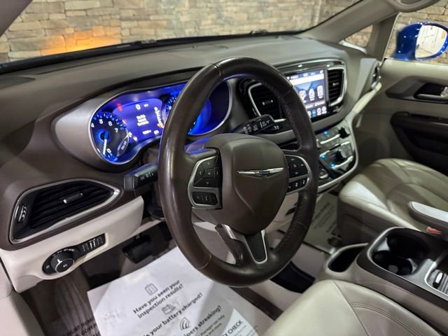 Used 2019 Chrysler Pacifica Touring-L Plus w/ Advanced Safetytec Group FWD image 25