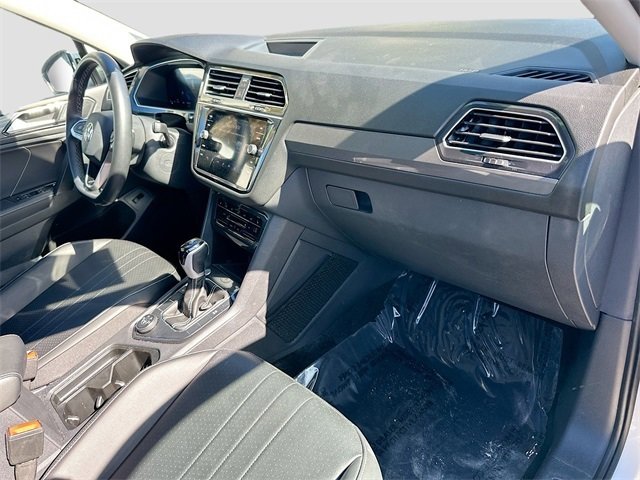 Used 2024 Volkswagen Tiguan SE AWD/4WD image 26