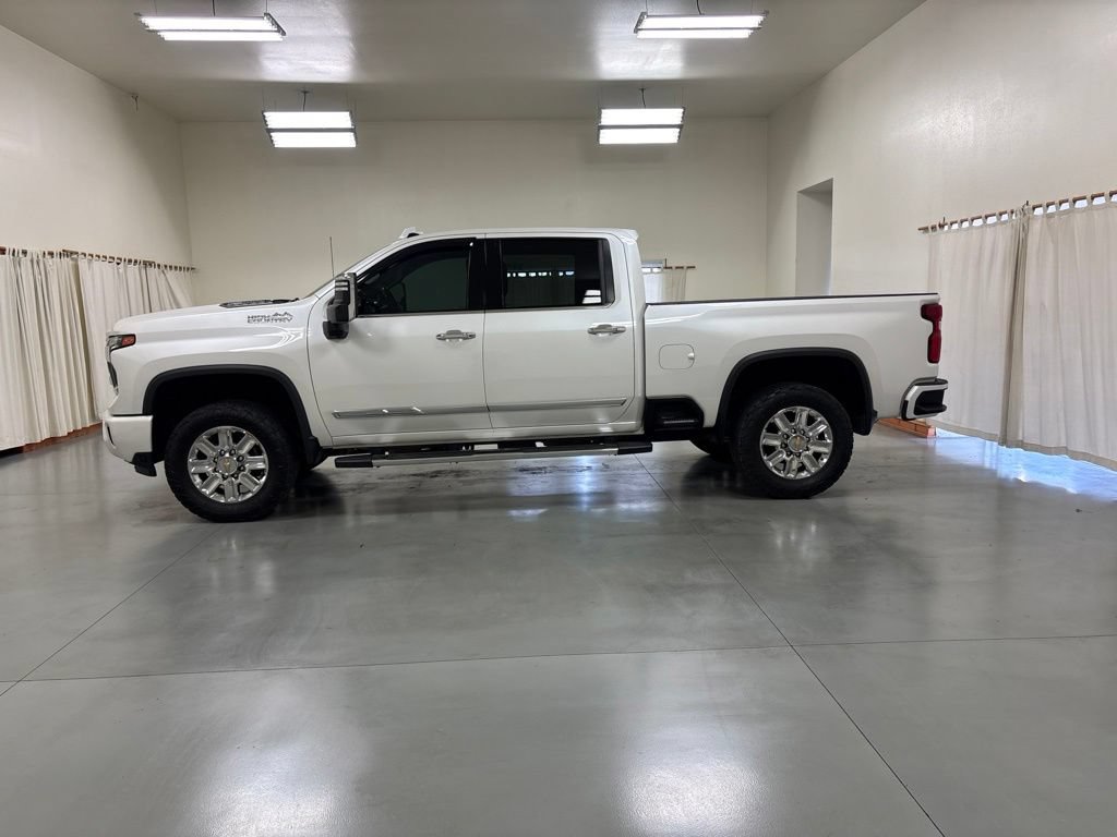 Used 2024 Chevrolet Silverado 2500 High Country w/ High Country Premium Package AWD/4WD image 5