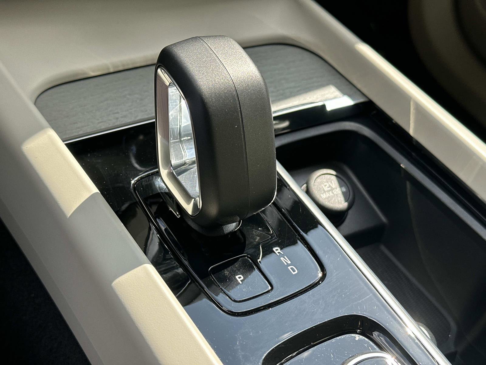 Certified 2025 Volvo XC60 T8 Plus w/ Protection Package Premier image 14