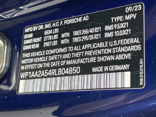 Used 2024 Porsche Macan AWD/4WD image 29
