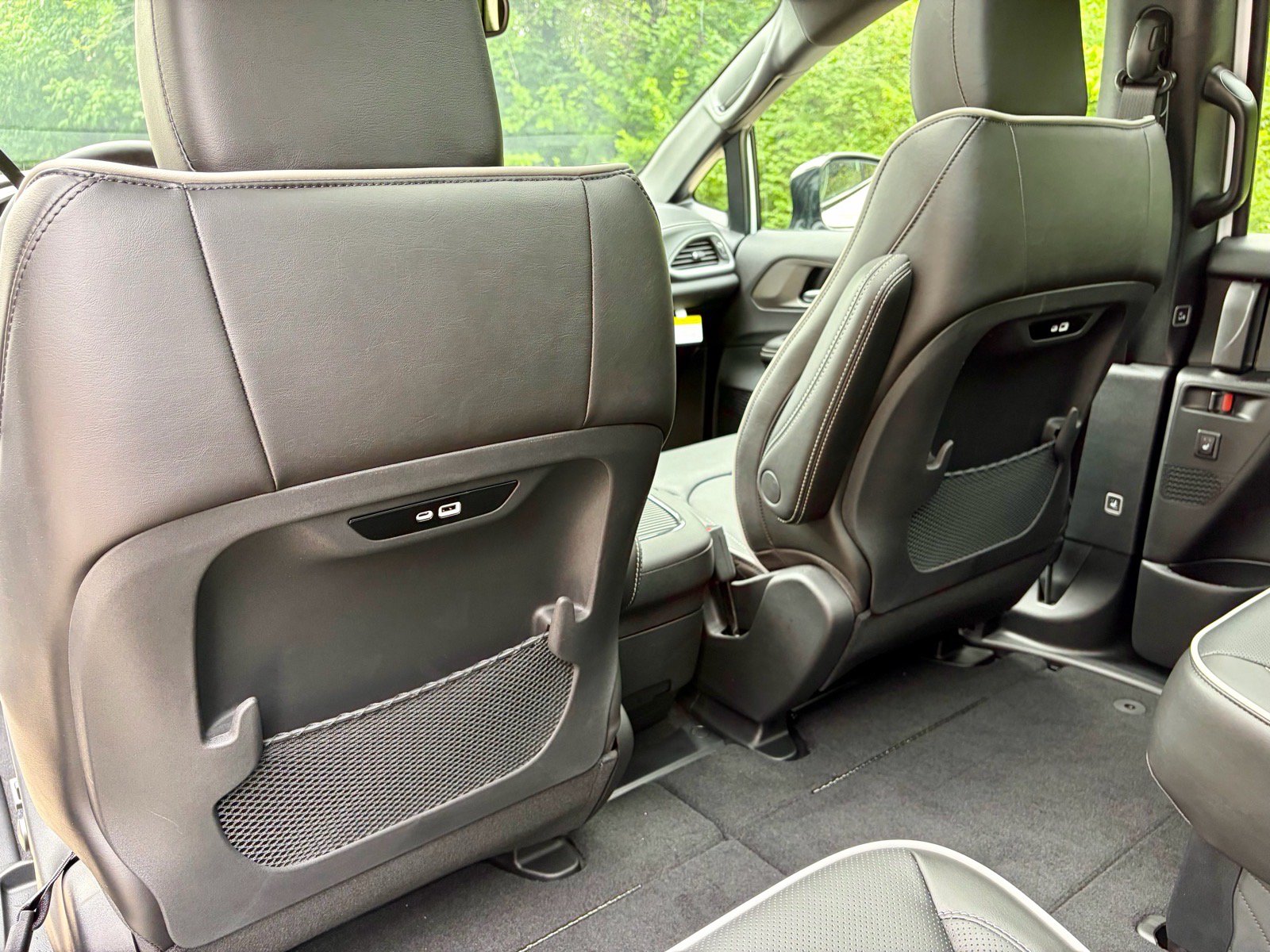 New 2027 Chrysler Pacifica Limited FWD image 16