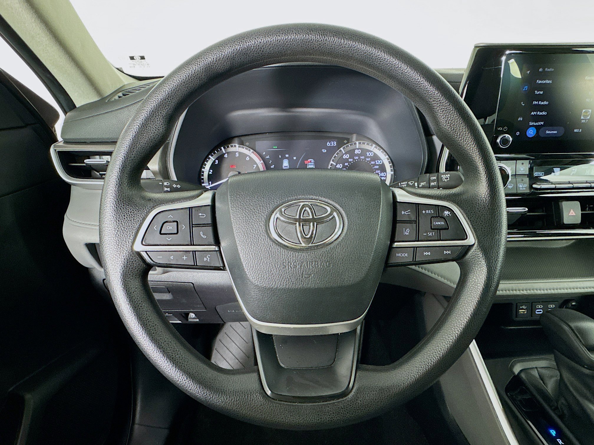 Used 2023 Toyota Highlander L image 11