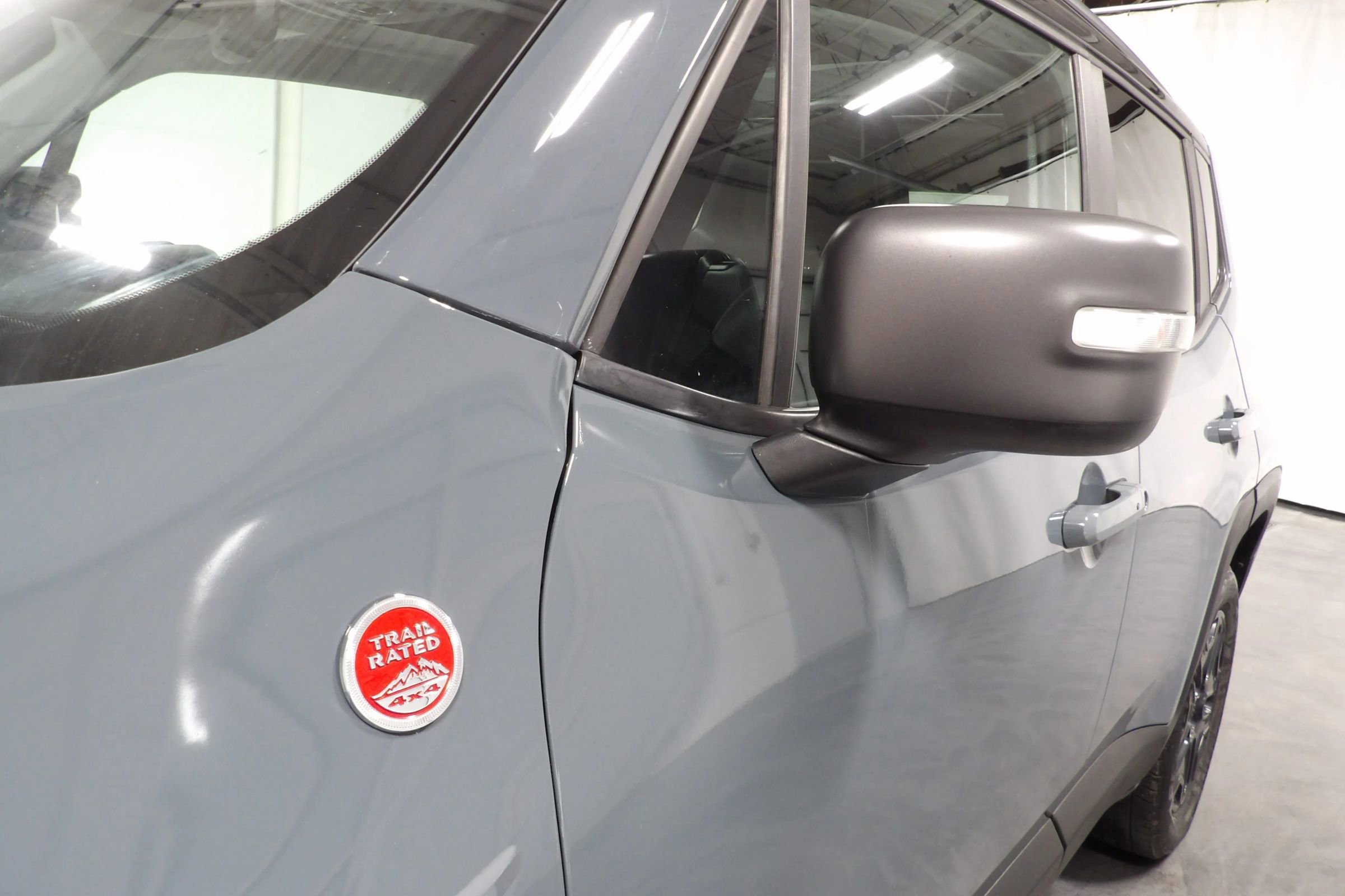 Used 2018 Jeep Renegade Trailhawk AWD/4WD image 9