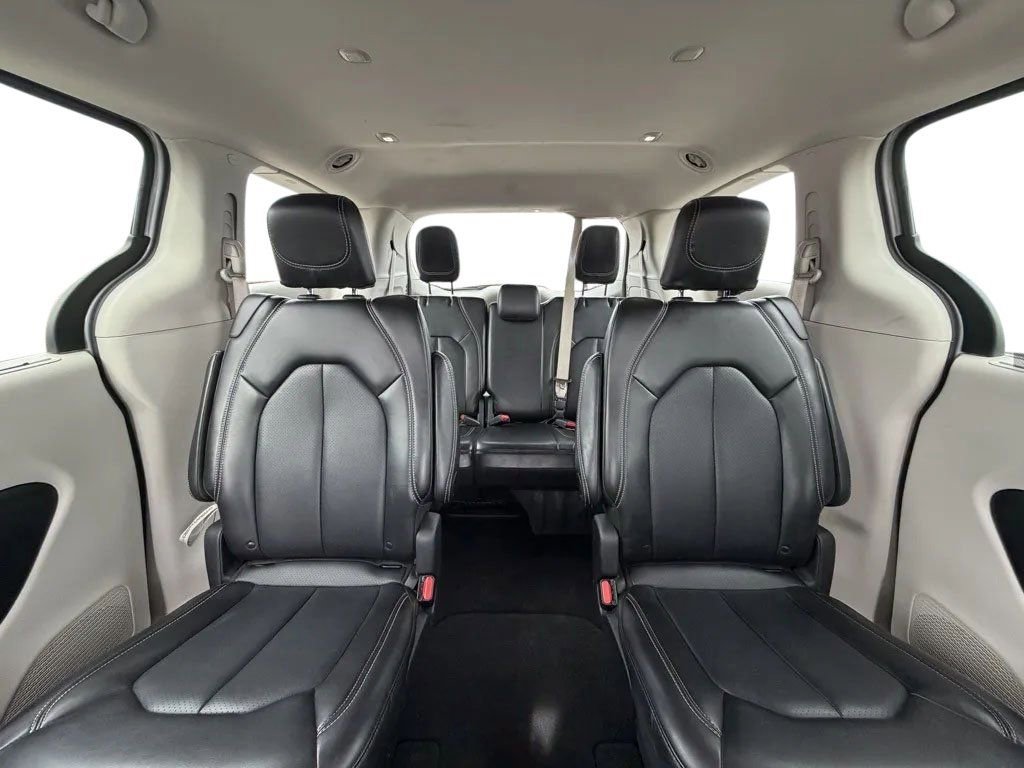 Used 2024 Chrysler Pacifica Touring-L FWD image 28