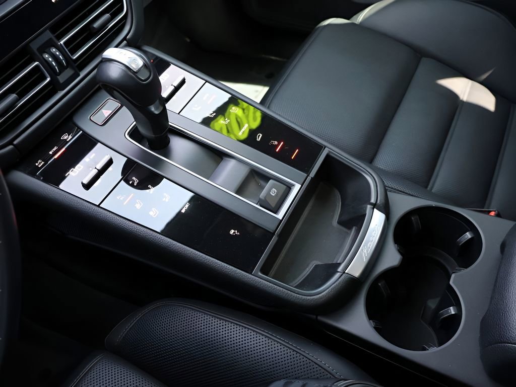 Certified 2023 Porsche Macan image 24
