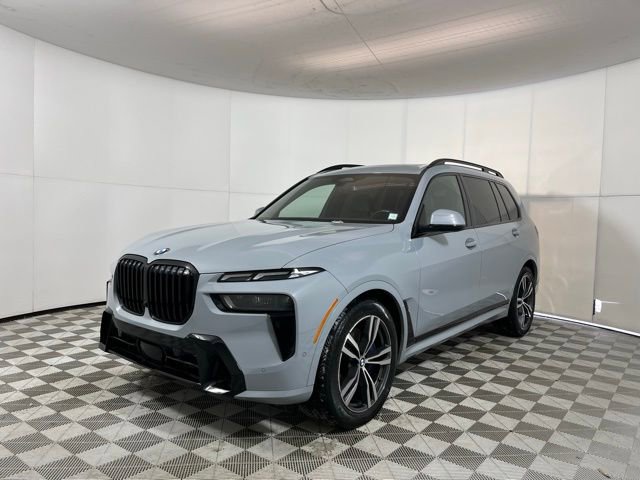 Used 2023 BMW X7 xDrive40i w/ M Sport Package image 3