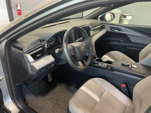 Used 2025 Toyota Camry SE w/ Convenience Package AWD/4WD image 9