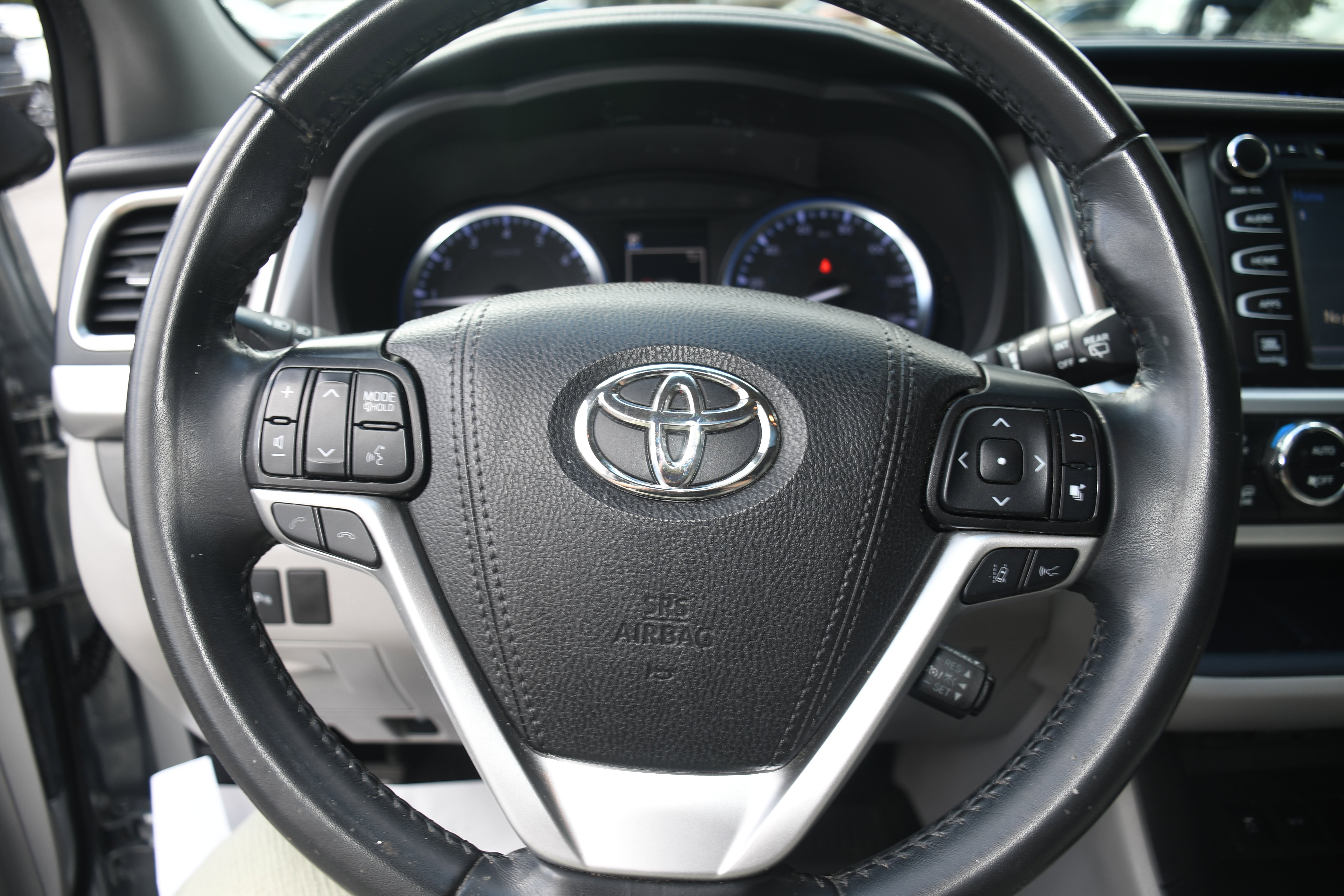 Used 2019 Toyota Highlander Limited FWD image 14