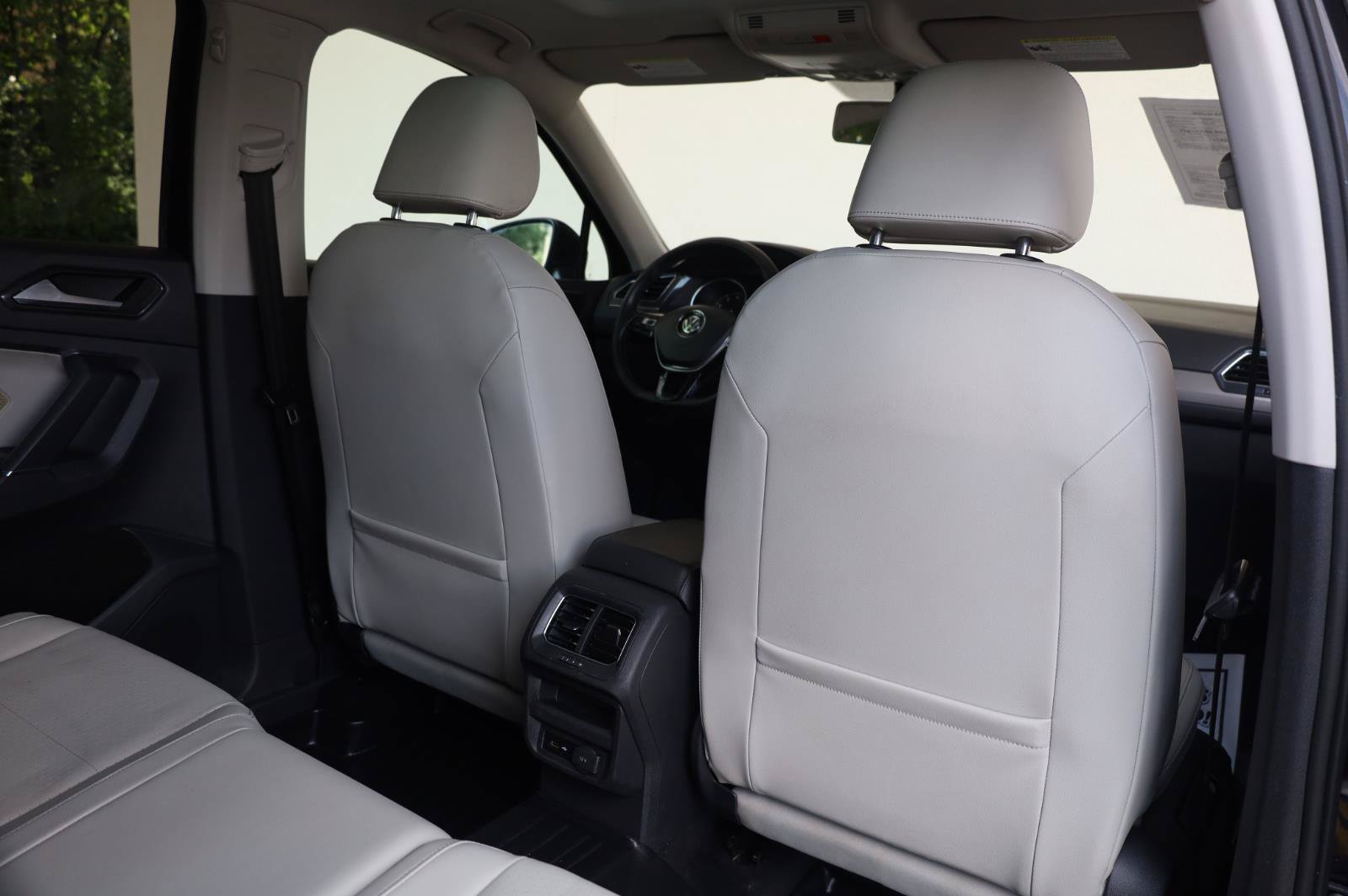 Used 2018 Volkswagen Tiguan SEL AWD/4WD image 25