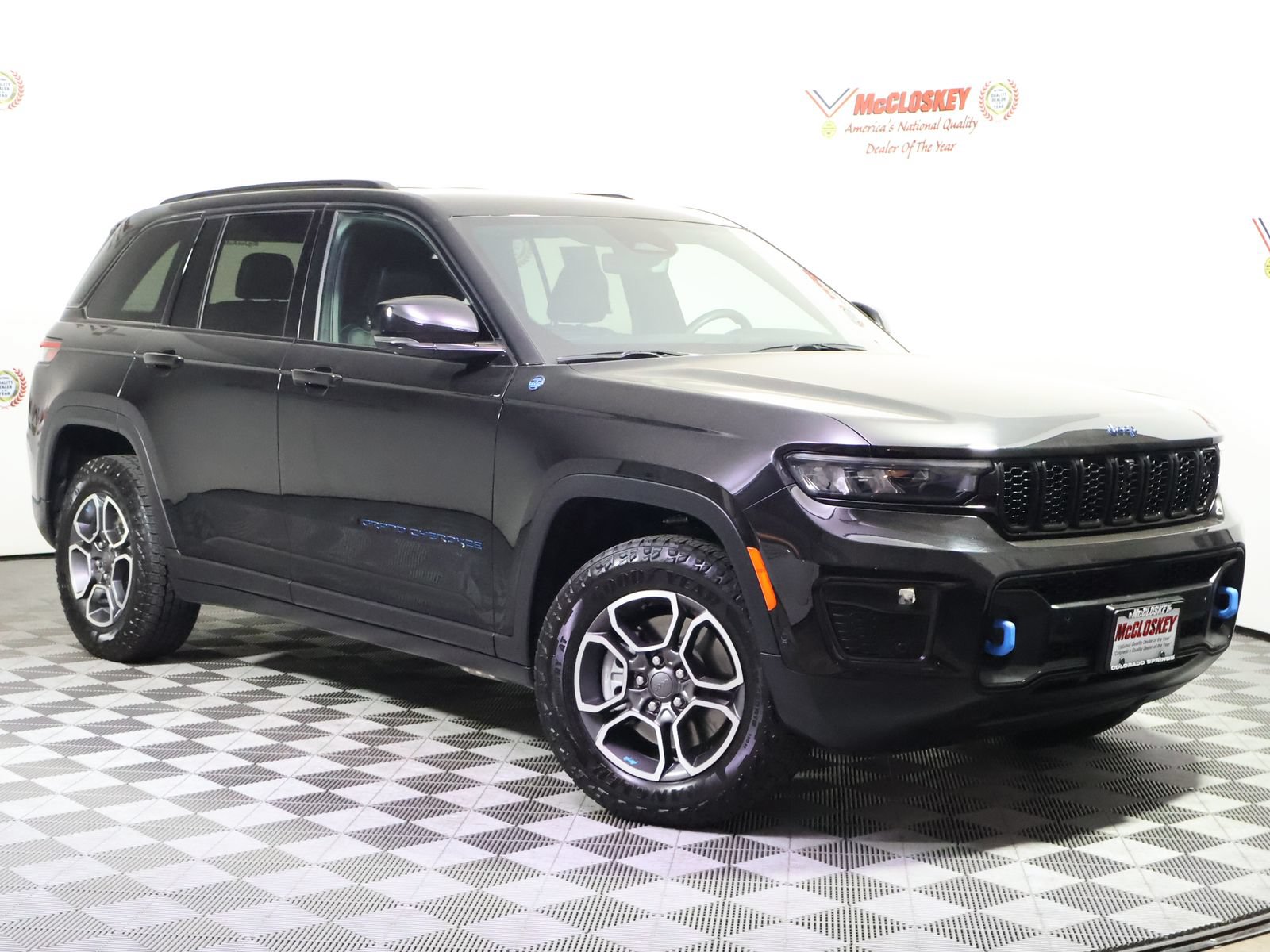 Used 2024 Jeep Grand Cherokee Trailhawk w/ Advanced Protech Group II AWD/4WD image 2