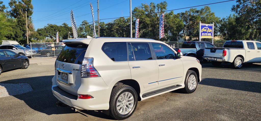 Used 2017 Lexus GX 460 image 9
