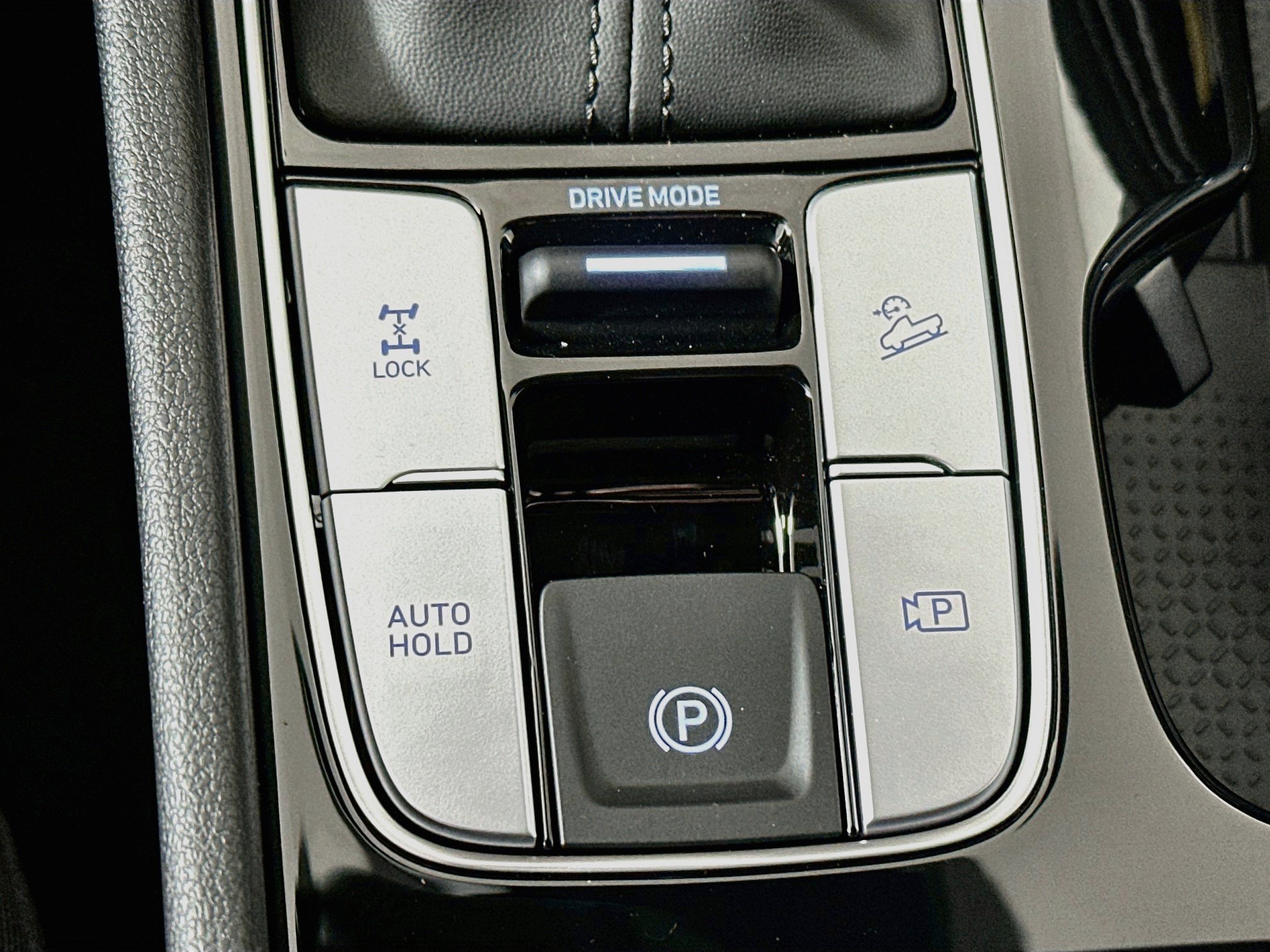 Certified 2025 Hyundai Santa Cruz SE AWD/4WD image 19