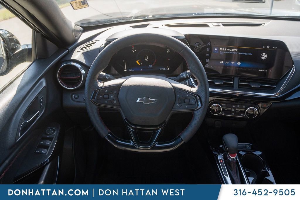 Used 2025 Chevrolet Trax RS w/ Driver Confidence Package FWD image 5