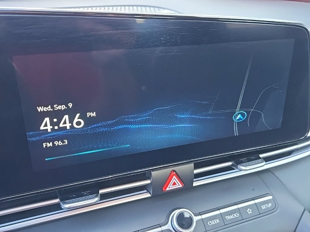 Used 2025 Hyundai Elantra Limited FWD image 16