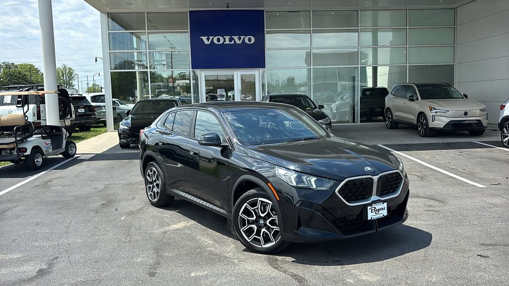 Used 2026 BMW X2 xDrive28i AWD/4WD image 2