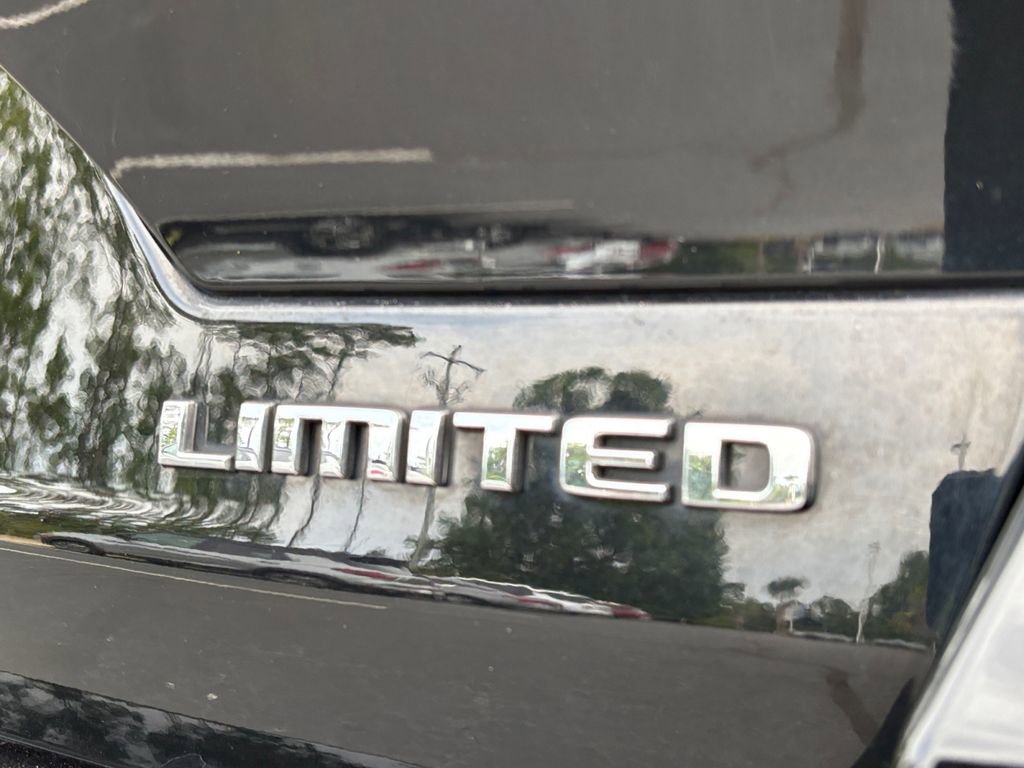 Used 2023 Jeep Grand Cherokee Limited AWD/4WD image 9