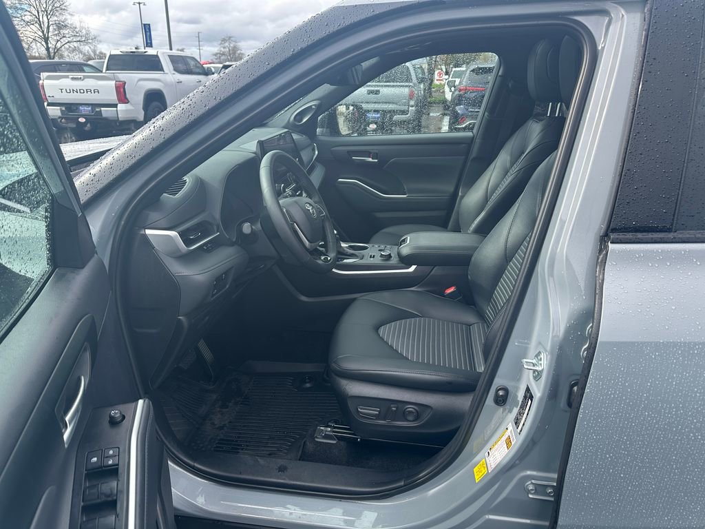 Certified 2025 Toyota Highlander XSE AWD/4WD image 14