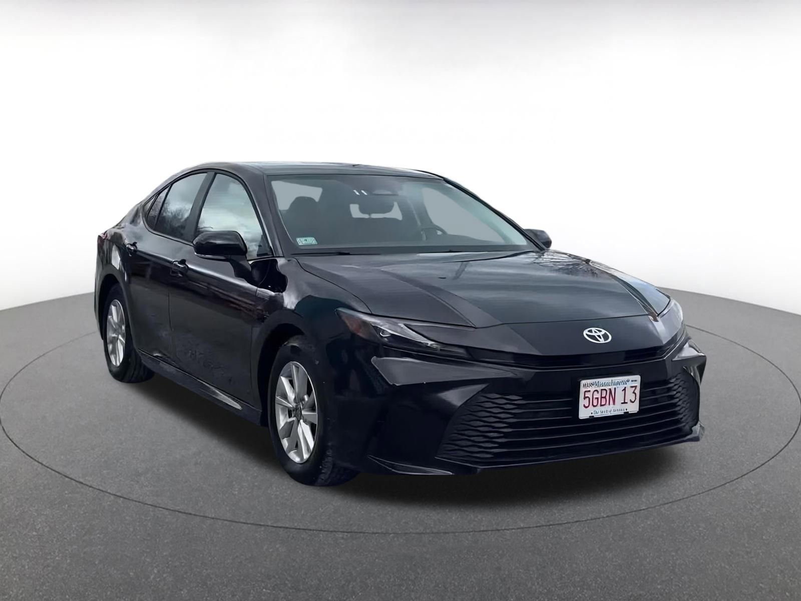 Used 2025 Toyota Camry LE image 3