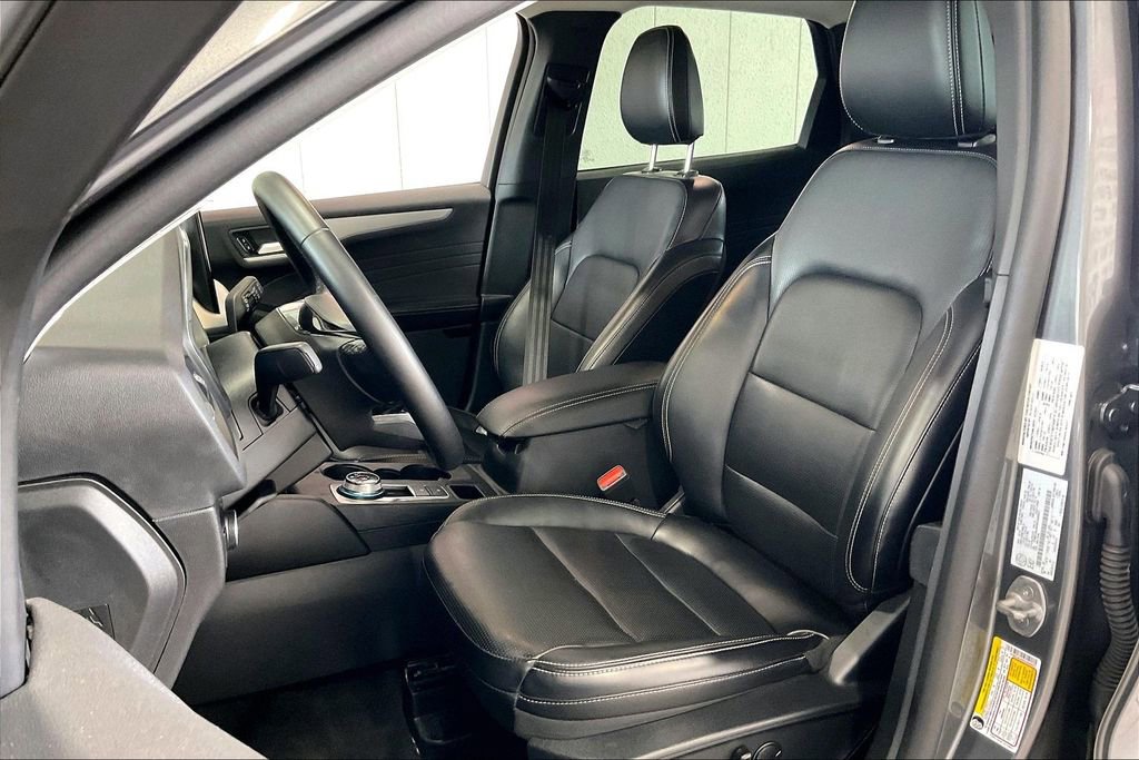 Used 2025 Ford Escape Platinum AWD/4WD image 3