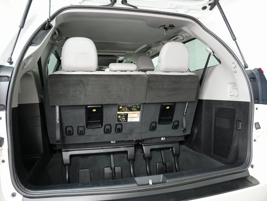 Used 2019 Toyota Sienna Limited Premium image 35