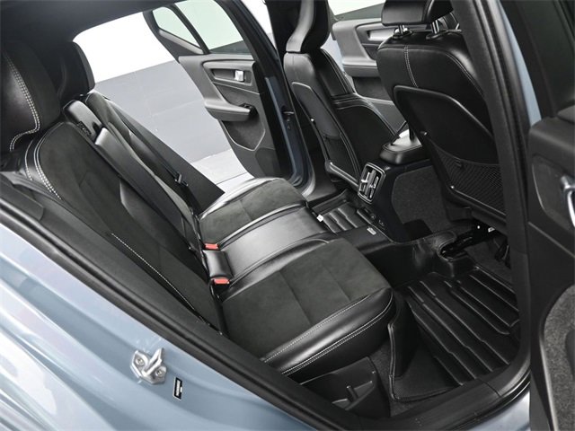 Used 2022 Volvo XC40 P8 Recharge Plus image 22