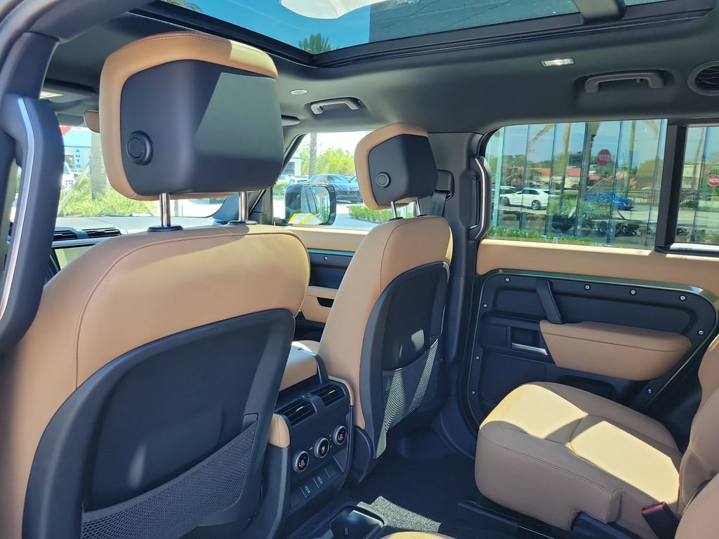 New 2026 Land Rover Defender 130 X-Dynamic SE AWD/4WD image 16