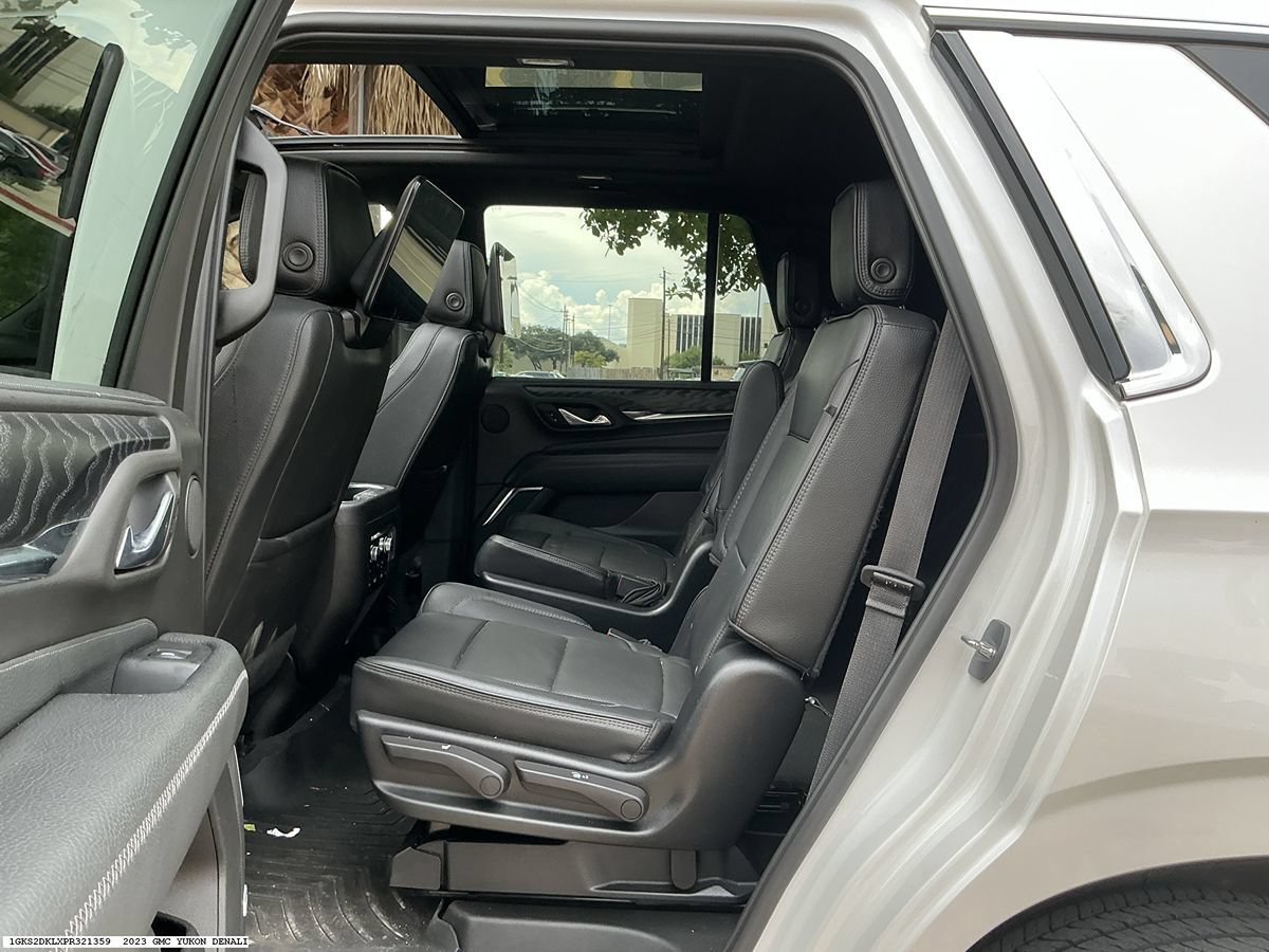 Used 2023 GMC Yukon Denali w/ Denali Reserve Package AWD/4WD image 10